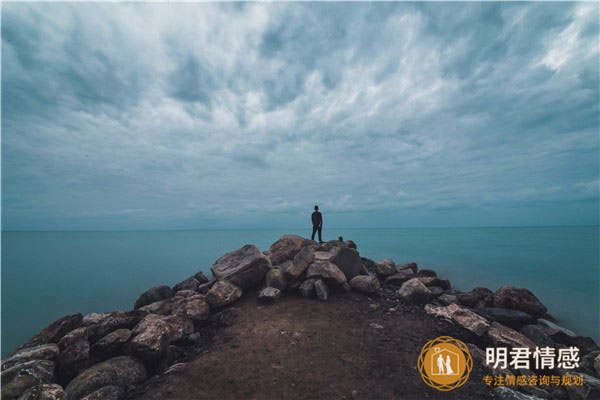 不要给丈夫太大的压力，给的压力太大婚姻更容易不幸福