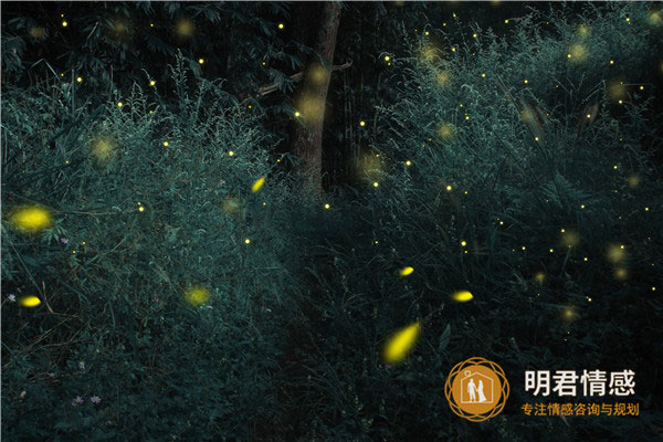 正在骗你感情的男人,在你身边的男人有这几个表现一定是在骗你的感情