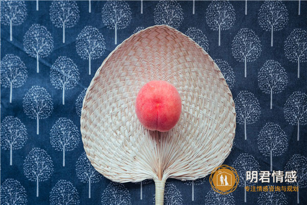 女人背叛婚姻是什么样子的,通常有这五个表现